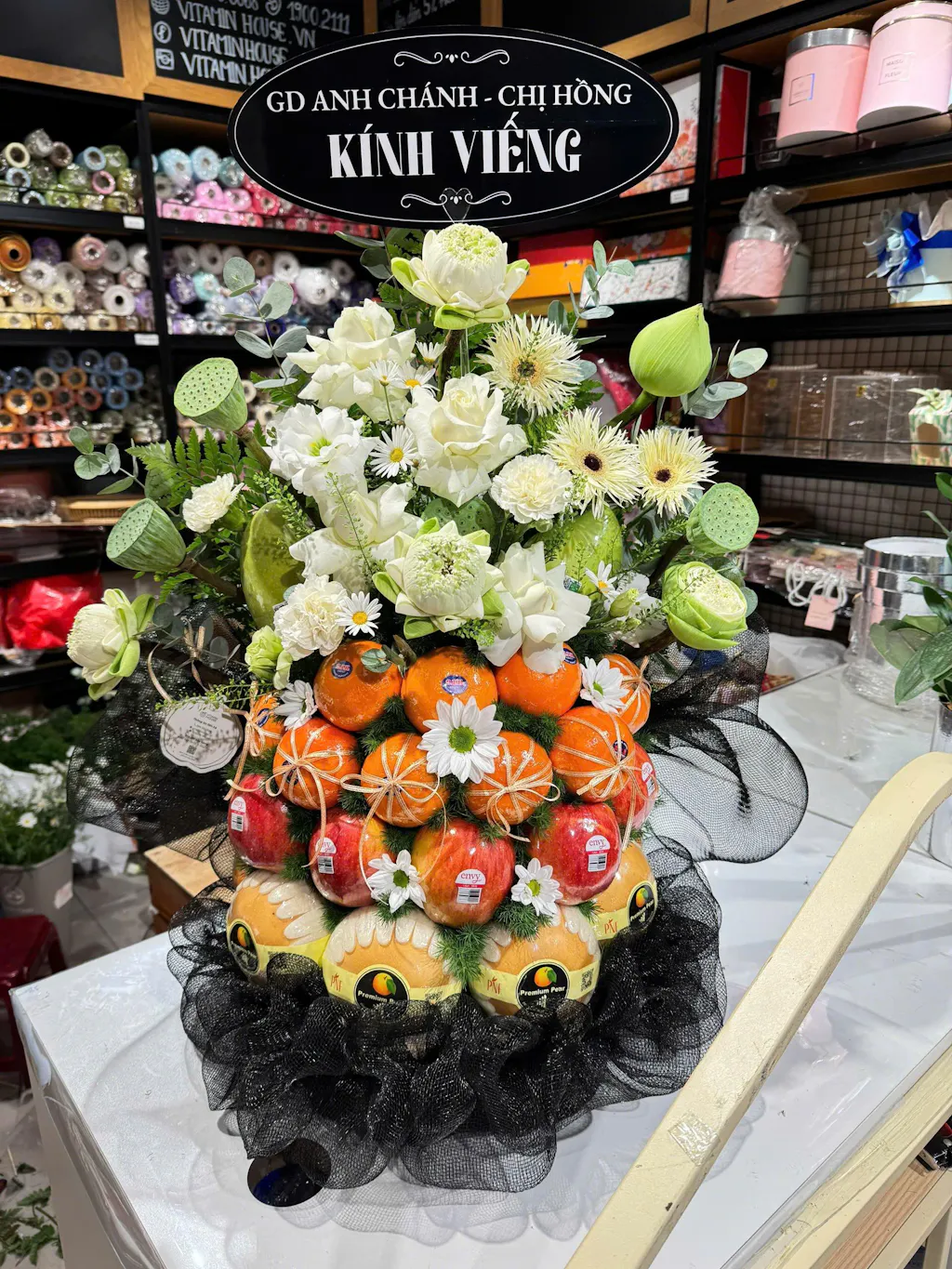 Giỏ Quà Trái Cây Quýt, Táo & Hoa Sen Đi Đám Giỗ