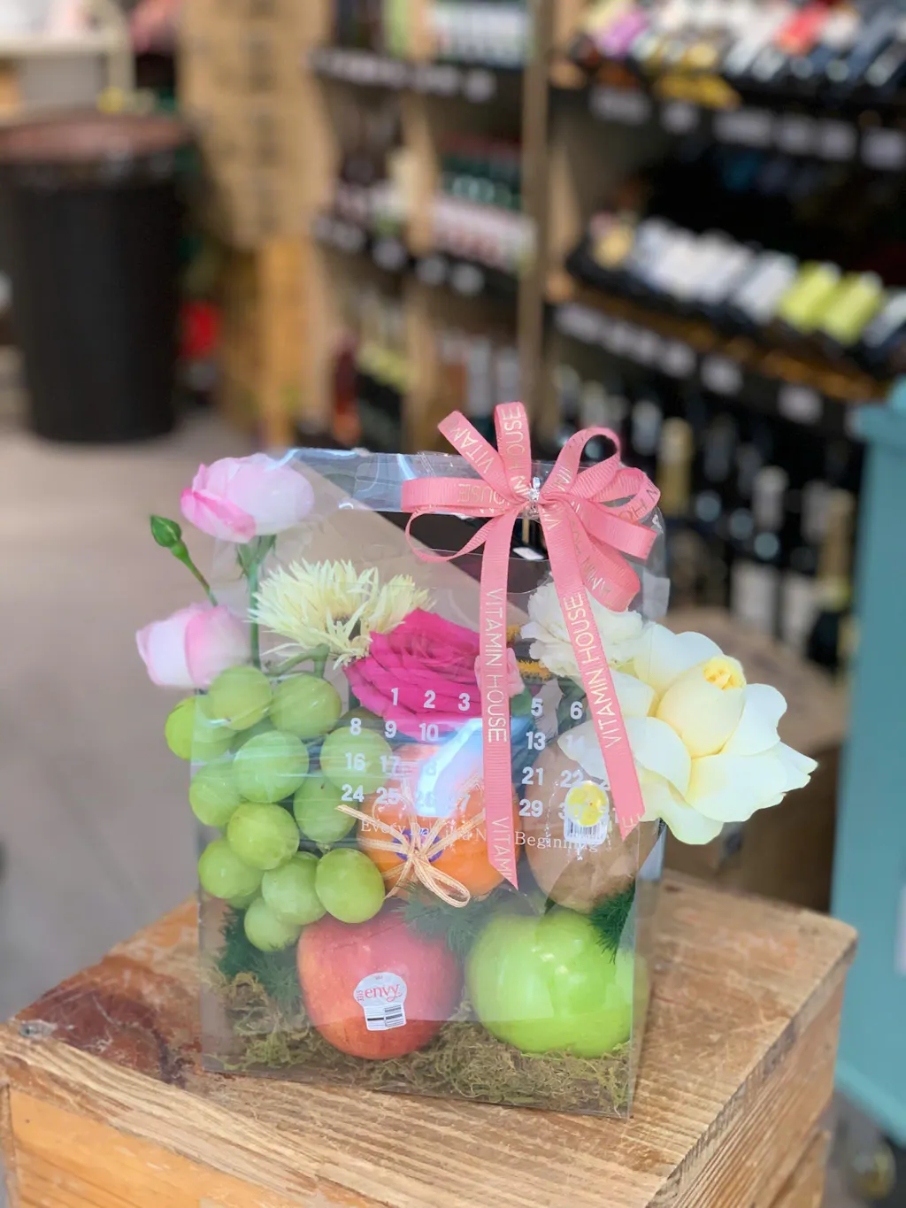 Giỏ Quà Trái Cây Nho, Kiwi Xách Tay Gọn Gàng và Tinh Tế