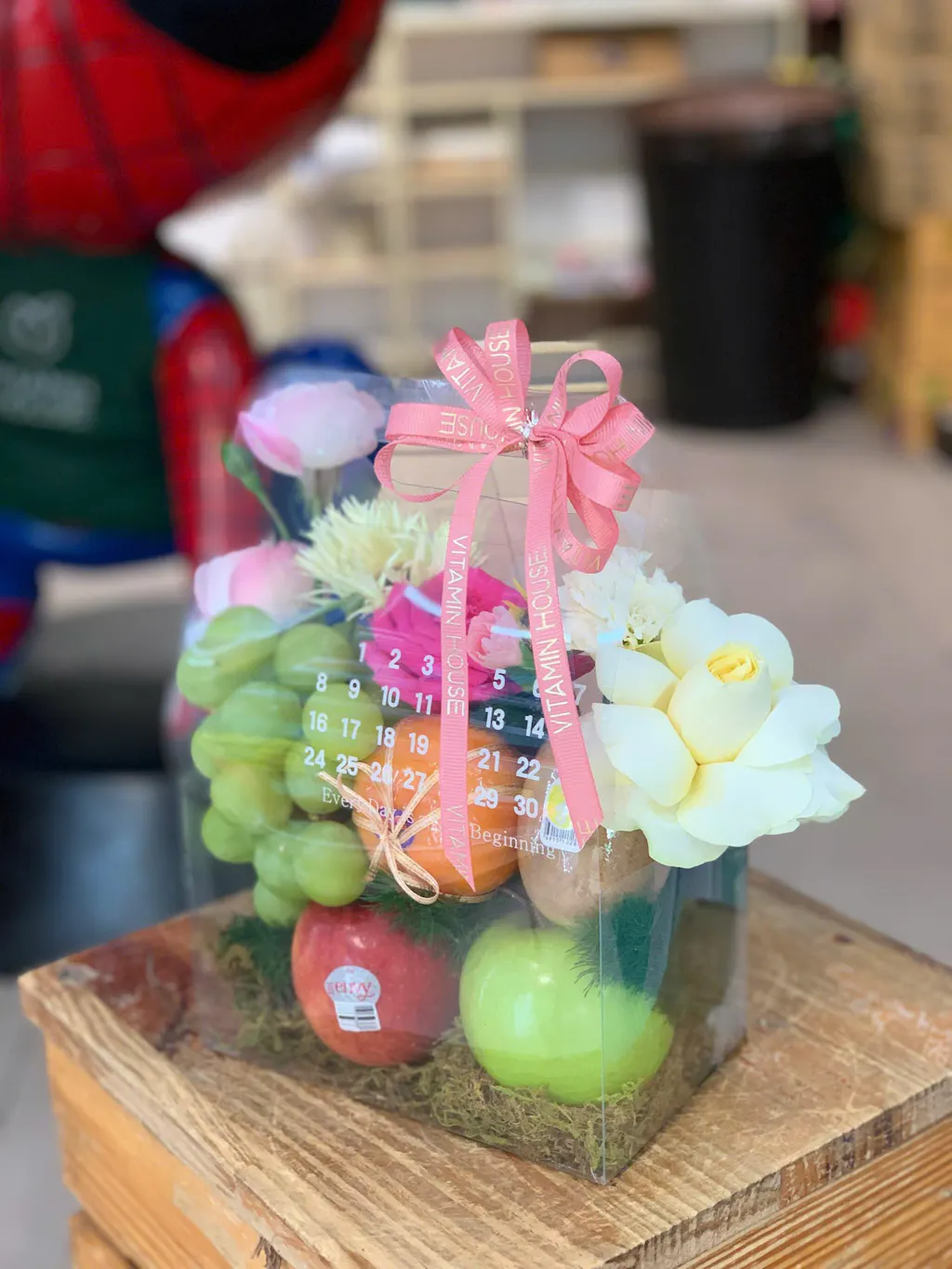 Giỏ Quà Trái Cây Nho, Kiwi Xách Tay Gọn Gàng và Tinh Tế