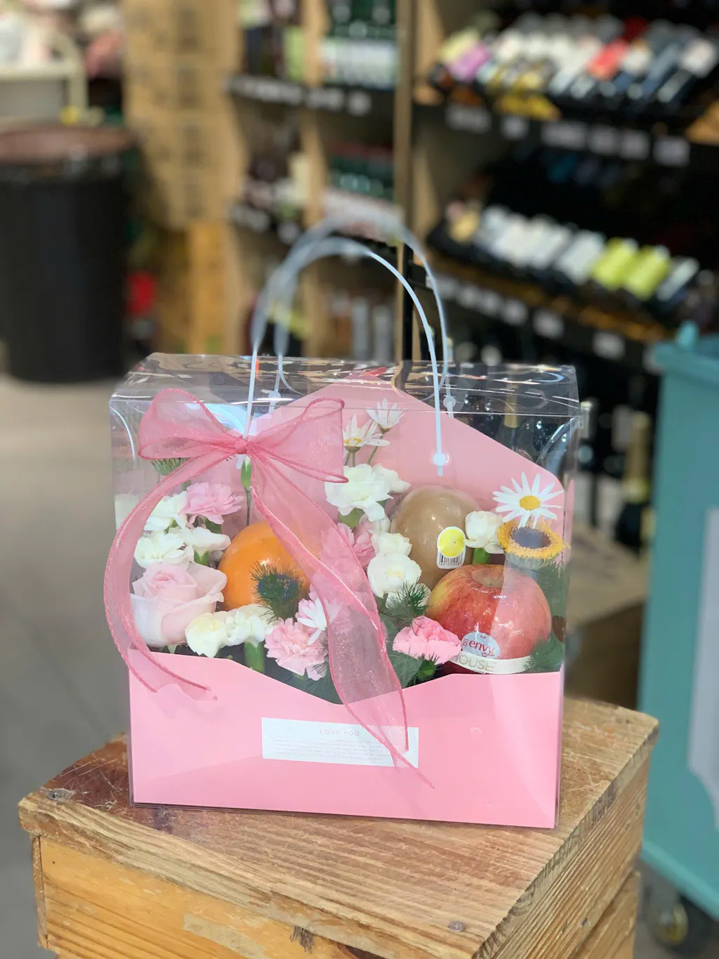 Giỏ Trái Cây Hoa Tươi Màu Hồng Xinh Xắn, Tinh Tế Tặng Đồng Nghiệp Nữ