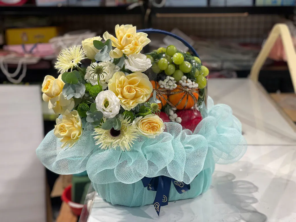 Giỏ Quà Trái Cây Celebration Fruit 15 - Nho Đỏ, Táo Envy, Quýt Tặng Người Thân, Bạn Bè