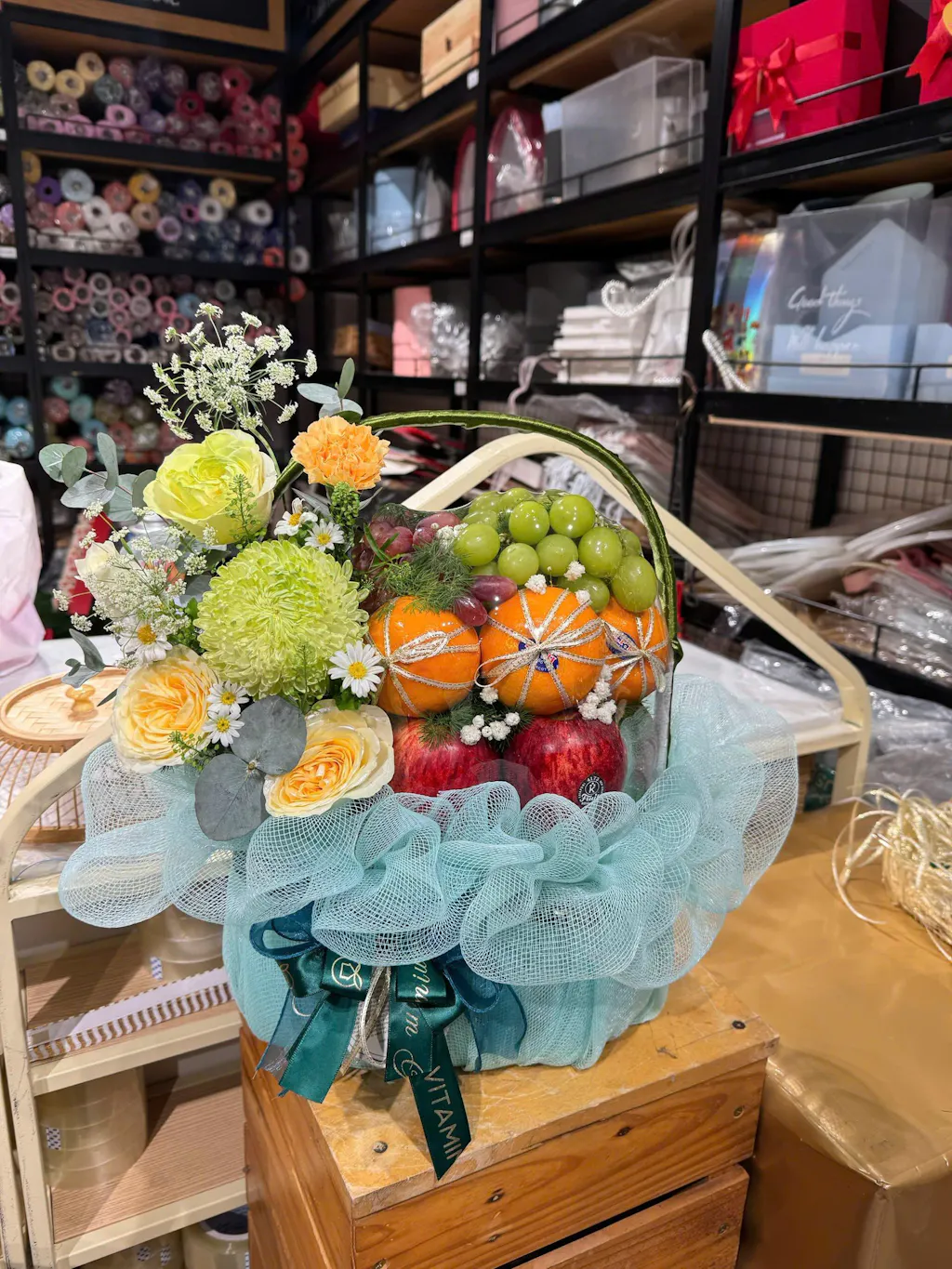 Giỏ Quà Trái Cây Celebration Fruit 15 - Nho Đỏ, Táo Envy, Quýt Tặng Người Thân, Bạn Bè