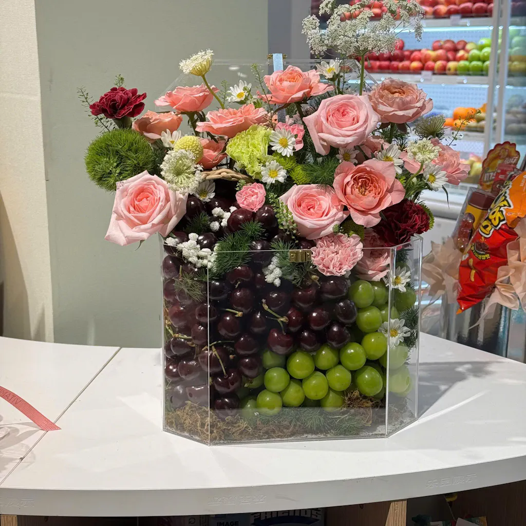 Giỏ Quà Trái Cây Cherry, Nho Xanh Hộp Vali Sang Trọng - Món Quà Tinh Tế