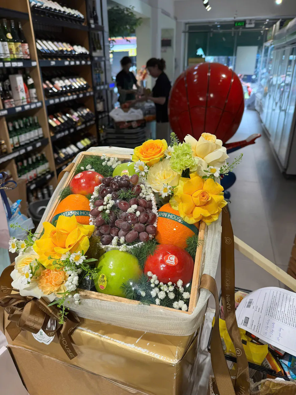 Giỏ Quà Trái Cây Celebration Fruit 18 - Táo, Nho, Cam Tặng Bác Sĩ, Sếp Nữ