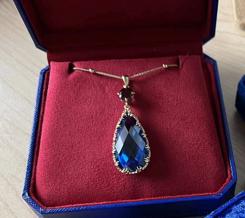 Howl's Necklace – Vivamacity