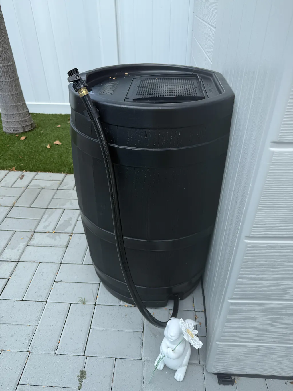 FCMP Outdoor Rain Barrel with Flat Back for Plants & Gardens, Black (Open Box)
