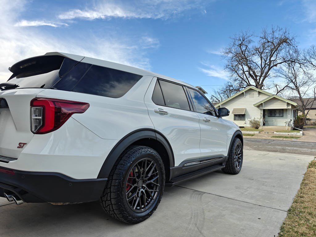 V902 Gloss Dark Anthracite