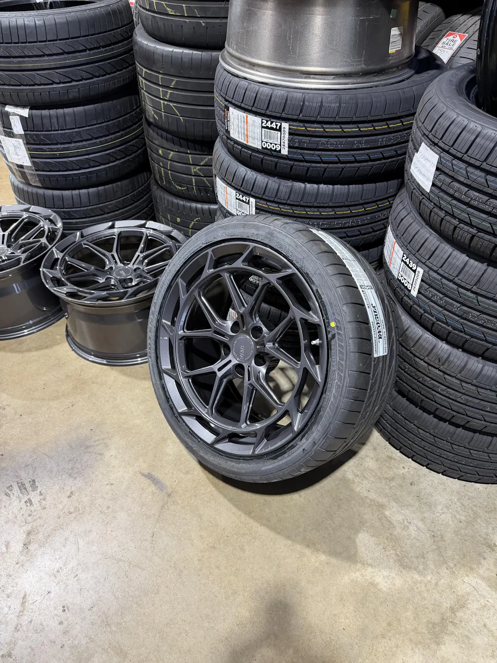 V903 Gloss Dark Anthracite