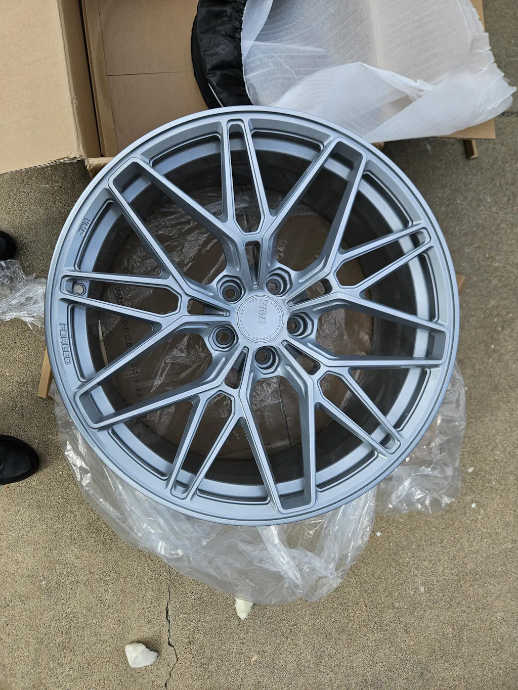 V901 Gloss Dark Anthracite