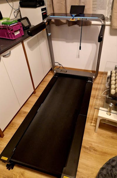 WalkingPad X218 Klappbares Laufband mit Handläufen, bis 18 km/h & 136 kg