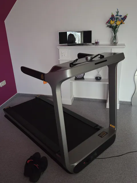 WalkingPad X218 Klappbares Laufband mit Handläufen, bis 18 km/h & 136 kg