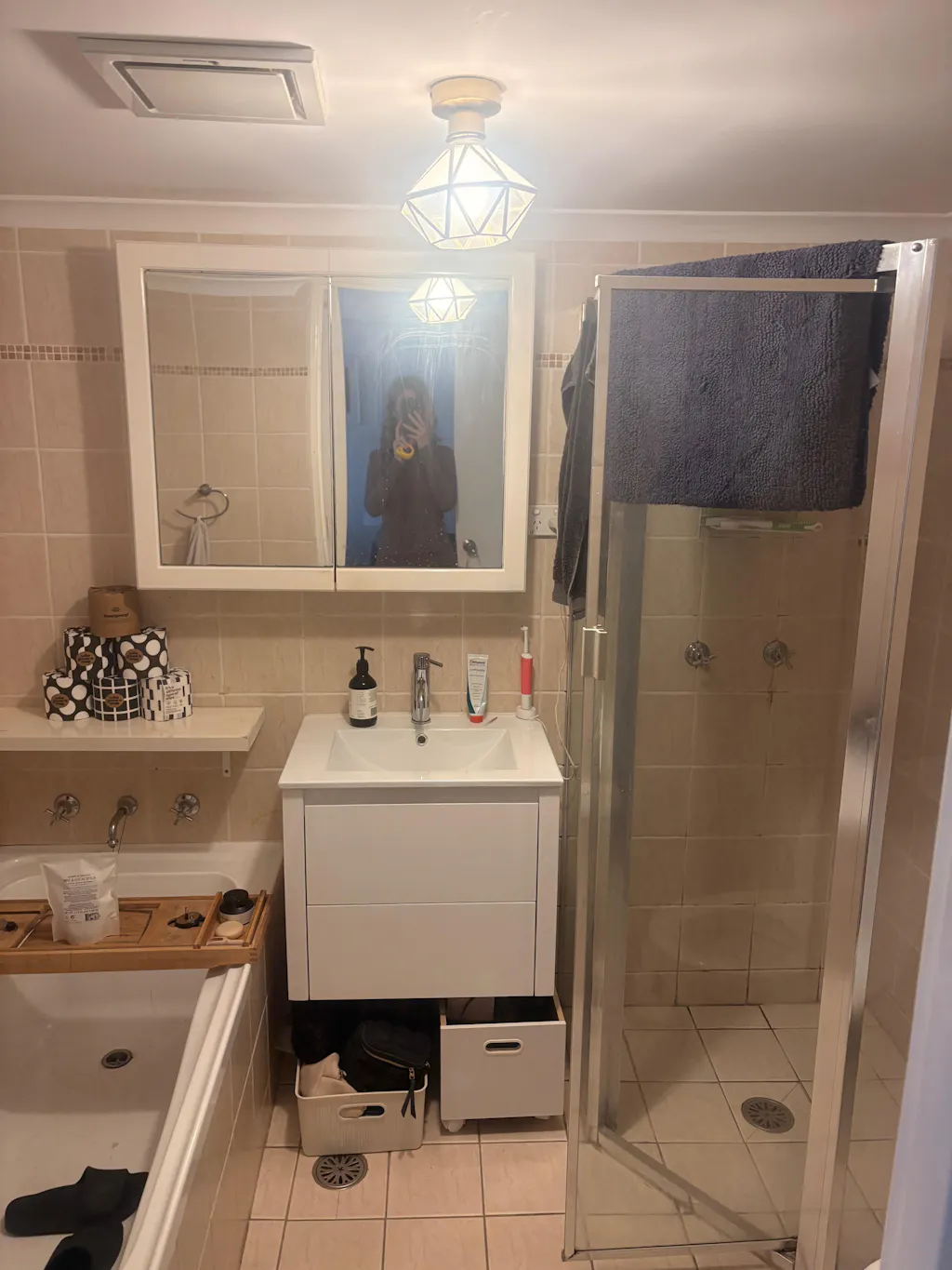 Pearl White Bathroom Wall Panel