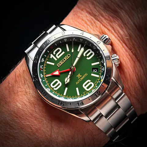 SKX007 Alpinist Black: Brushed Silver Case