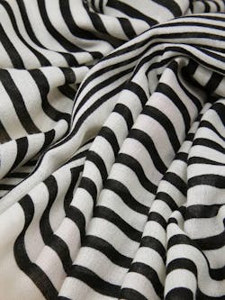 Niket Opulent Scarf