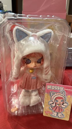 MOLLY Peekaboo 1/8 Action Figure