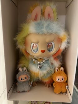 THE MONSTERS Big into Energy Series-ROCK THE UNIVERSE Vinyl Plush Doll