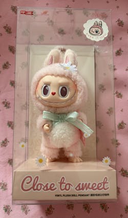 Mokoko Close to Sweet Series Vinyl Face Plush Doll, Mokoko V1