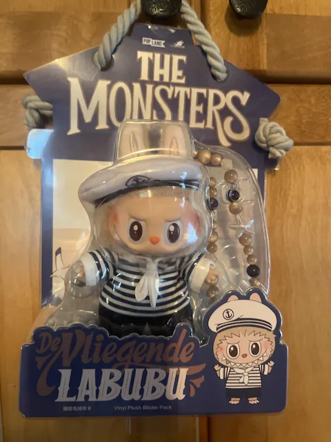 POP MART The Monsters De Vliegende LABUBU Series Sailor Vinyl Plush Hanging Card, POP LAND Exclusive