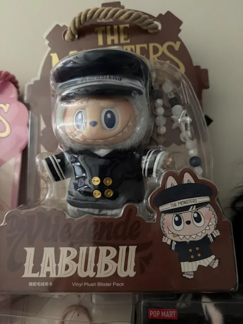 POP MART The Monsters De Vliegende LABUBU Series Captain Vinyl Plush Hanging Card, POP LAND Exclusive
