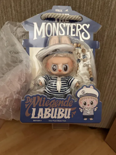 POP MART The Monsters De Vliegende LABUBU Series Sailor Vinyl Plush Hanging Card, POP LAND Exclusive