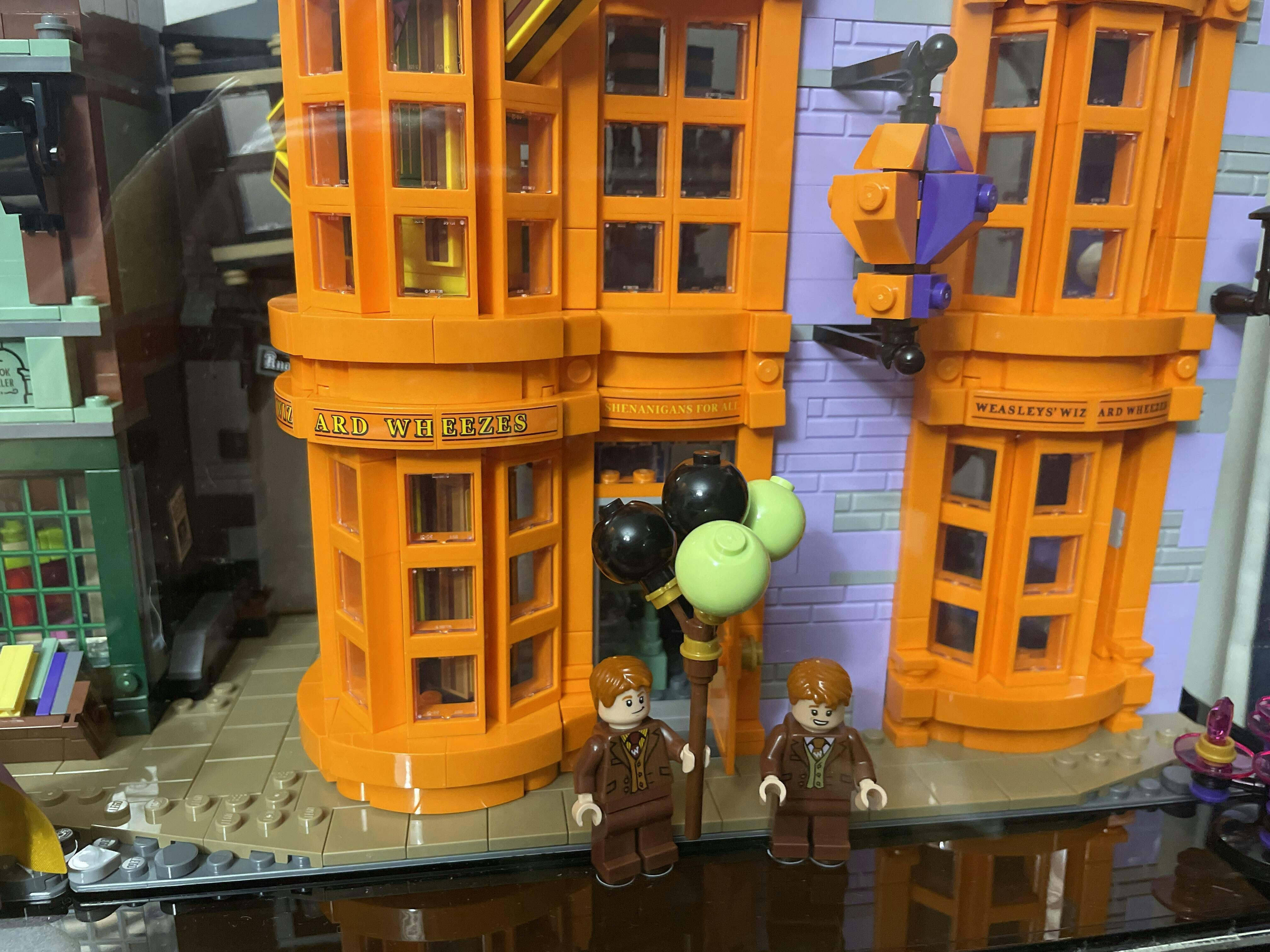 Display Case for LEGO® Harry Potter™ Diagon Alley™ (75978) — Wicked Brick