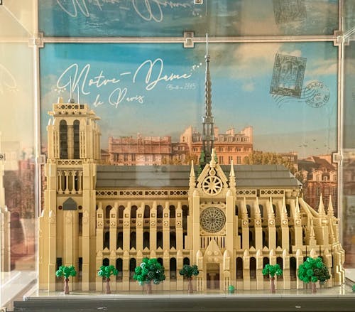 Display Case for LEGO® Architecture Notre-Dame de Paris (21061)