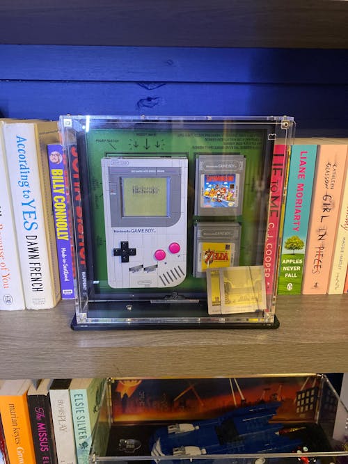 Limited Edition Display Case for LEGO® Super Mario Game Boy™ (72046)