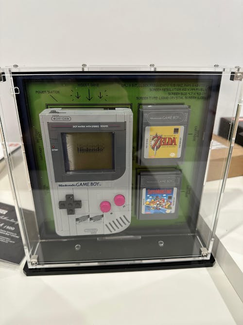 Limited Edition Display Case for LEGO® Super Mario Game Boy™ (72046)