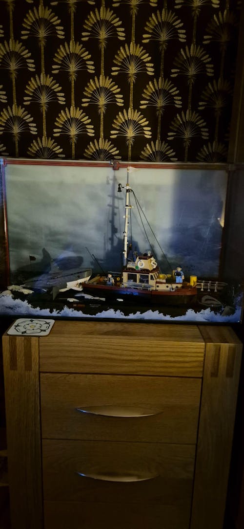 Display Case for LEGO® Ideas Jaws (21350)