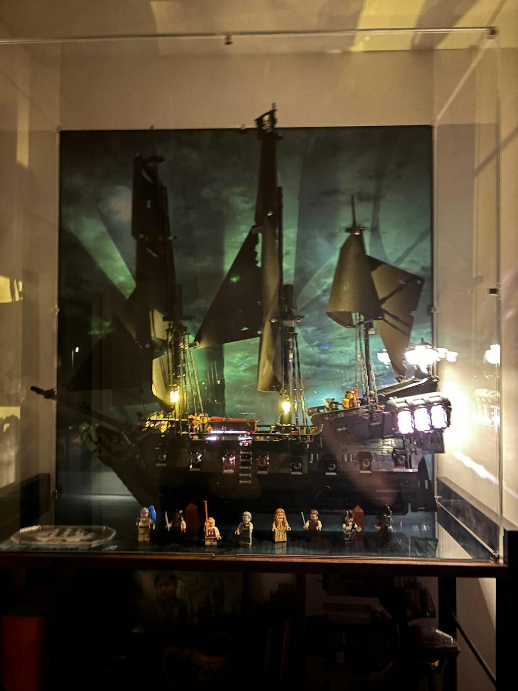 Display Case for LEGO® Icons: Captain Jack Sparrow's Pirate Ship (10365)