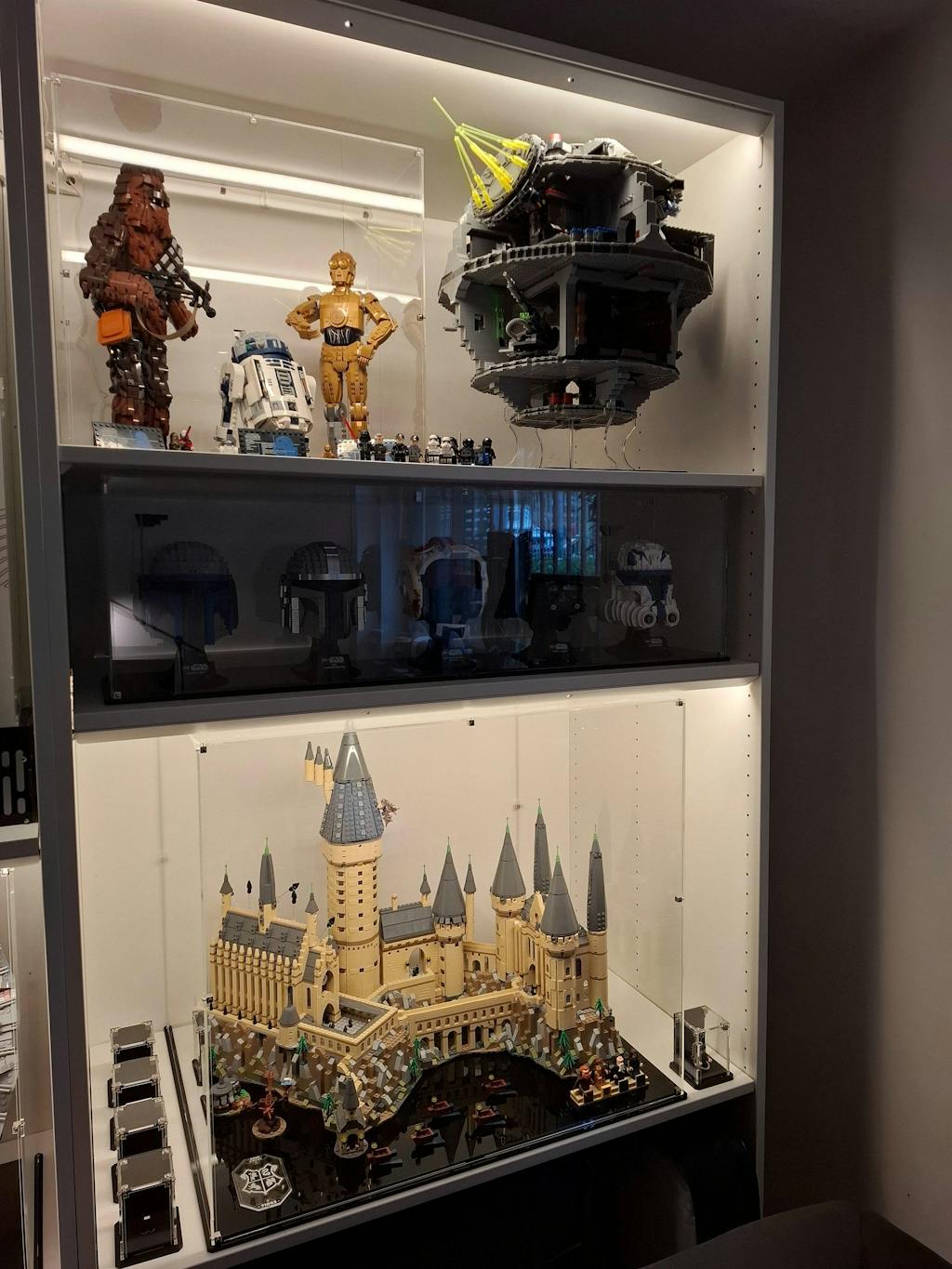 Clear Display Case for five LEGO® Helmets