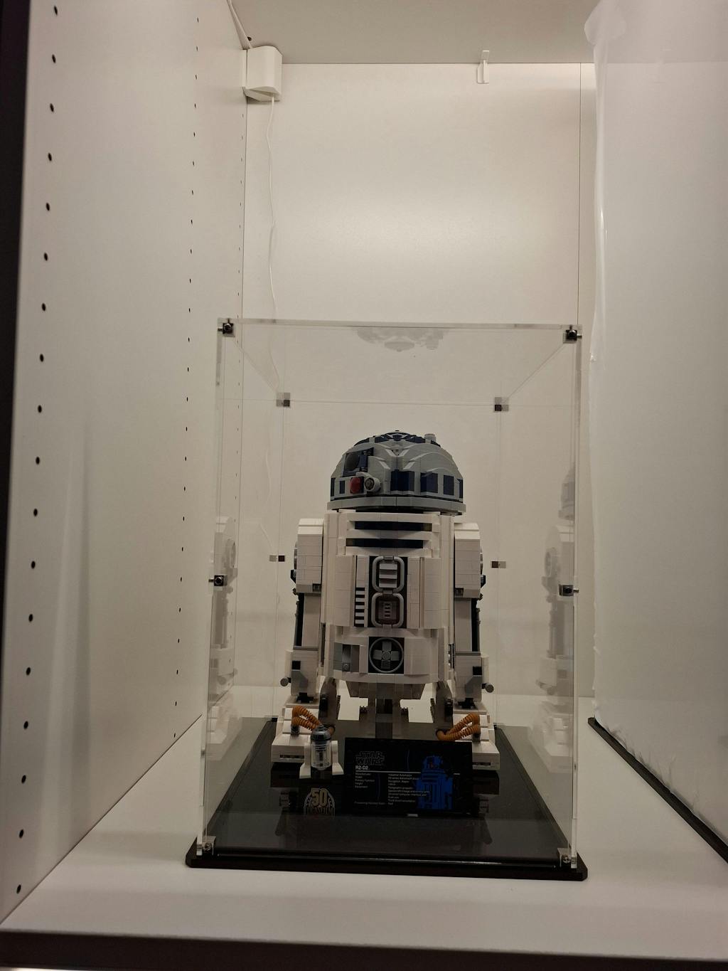 Display Case for LEGO® Star Wars™ UCS: R2-D2 (75308)