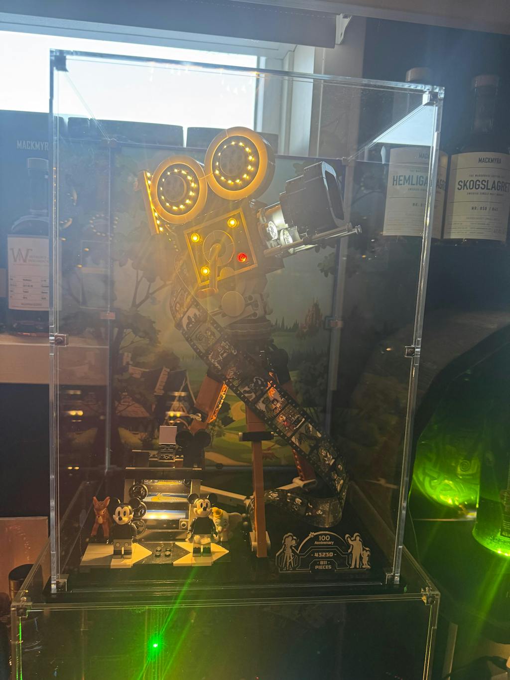 Display Case for LEGO® Walt Disney Tribute Camera (43230)