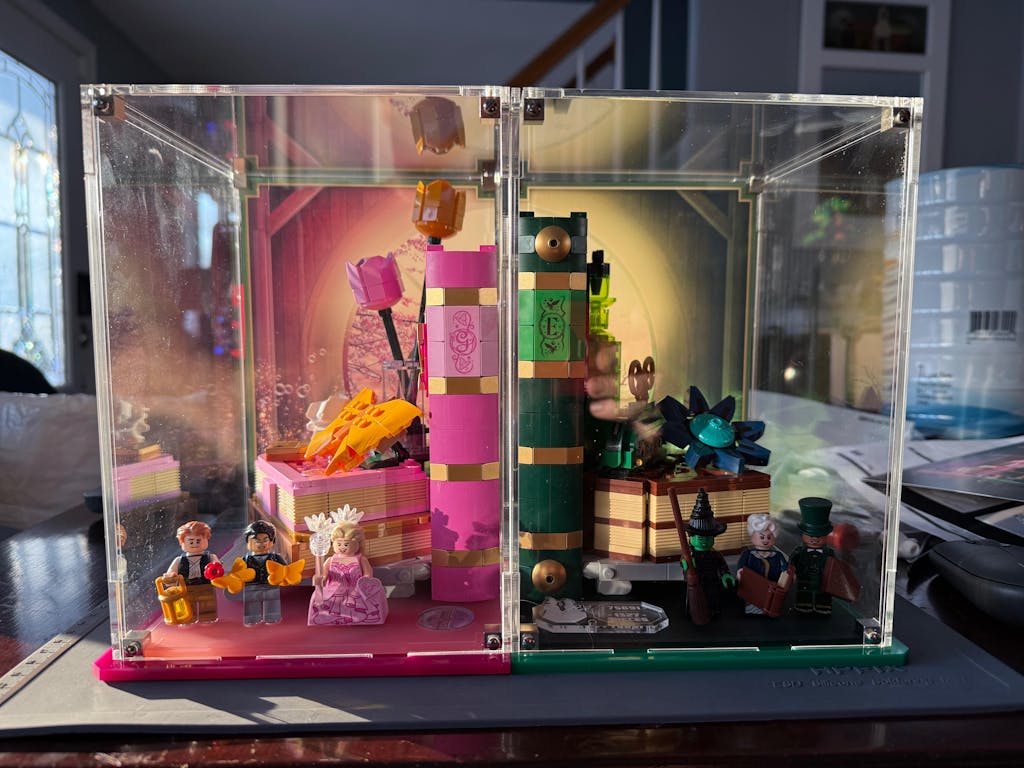 Limited Edition Display Case for LEGO® Wicked: Glinda and Elphaba Bookends (75691)