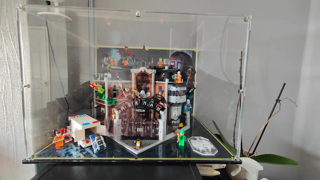 Display Case for LEGO® Batman™ Arkham Asylum™ (76300)