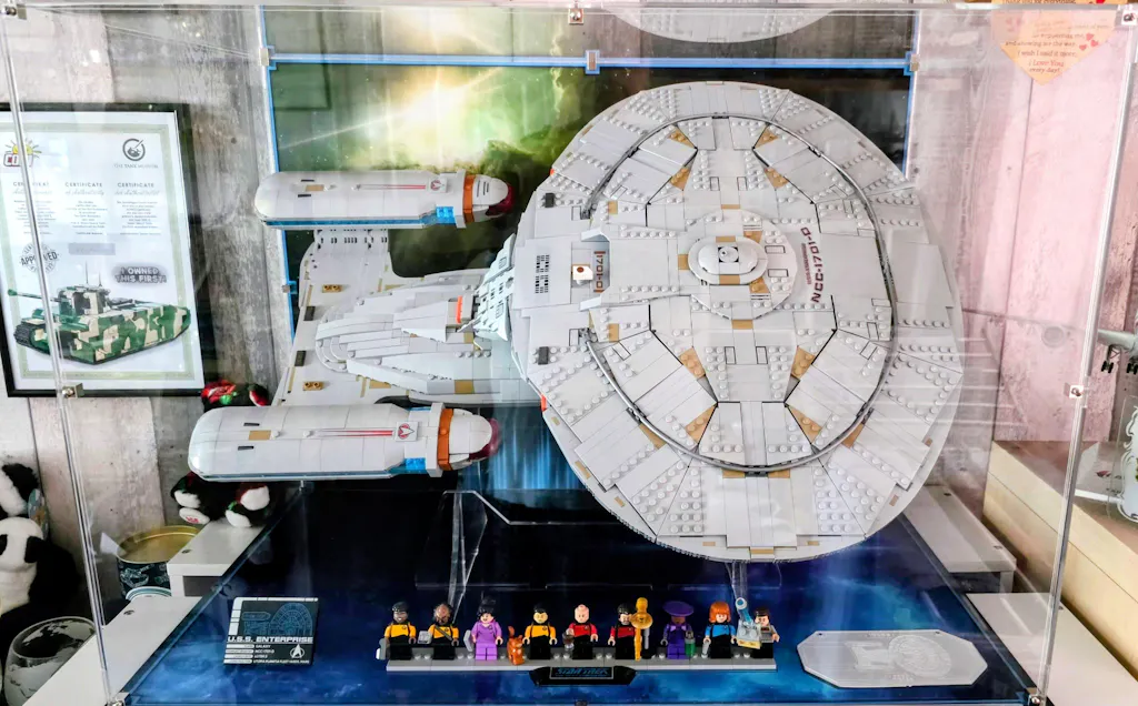 Display Case for LEGO® Star Trek: U.S.S. Enterprise NCC-1701-D™ (10356)