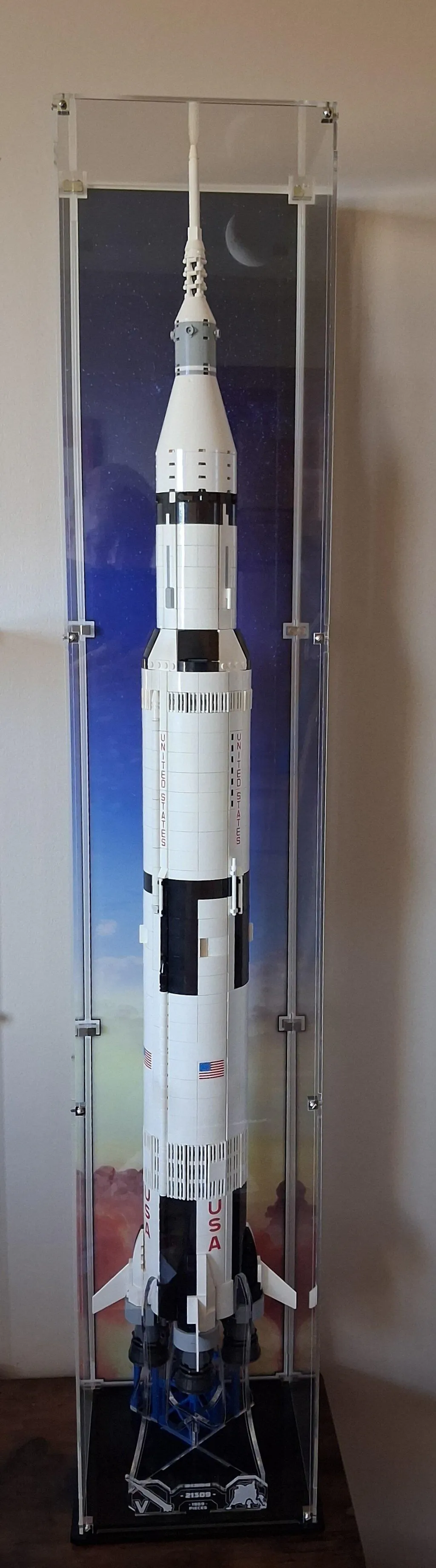 Display Case (vertical) for LEGO® Ideas: NASA Apollo Saturn V (21309)
