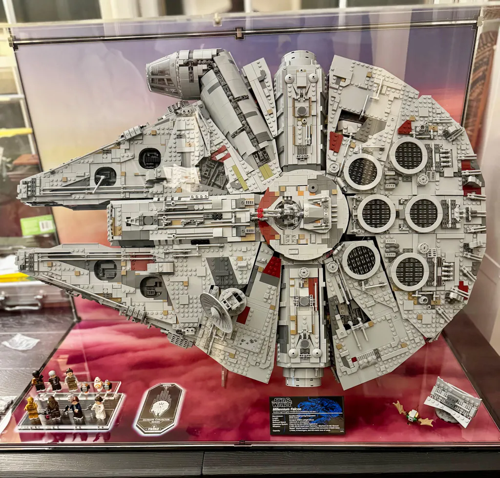 Display Case for LEGO® Star Wars™ UCS Millennium Falcon (75192)
