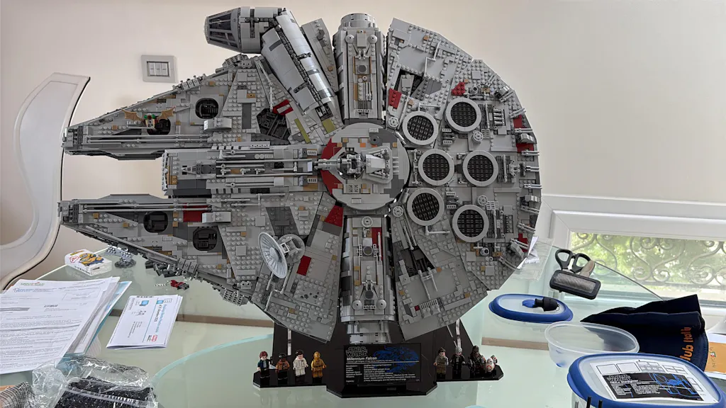 Display Stand for LEGO® Star Wars™ UCS Millennium Falcon (75192)