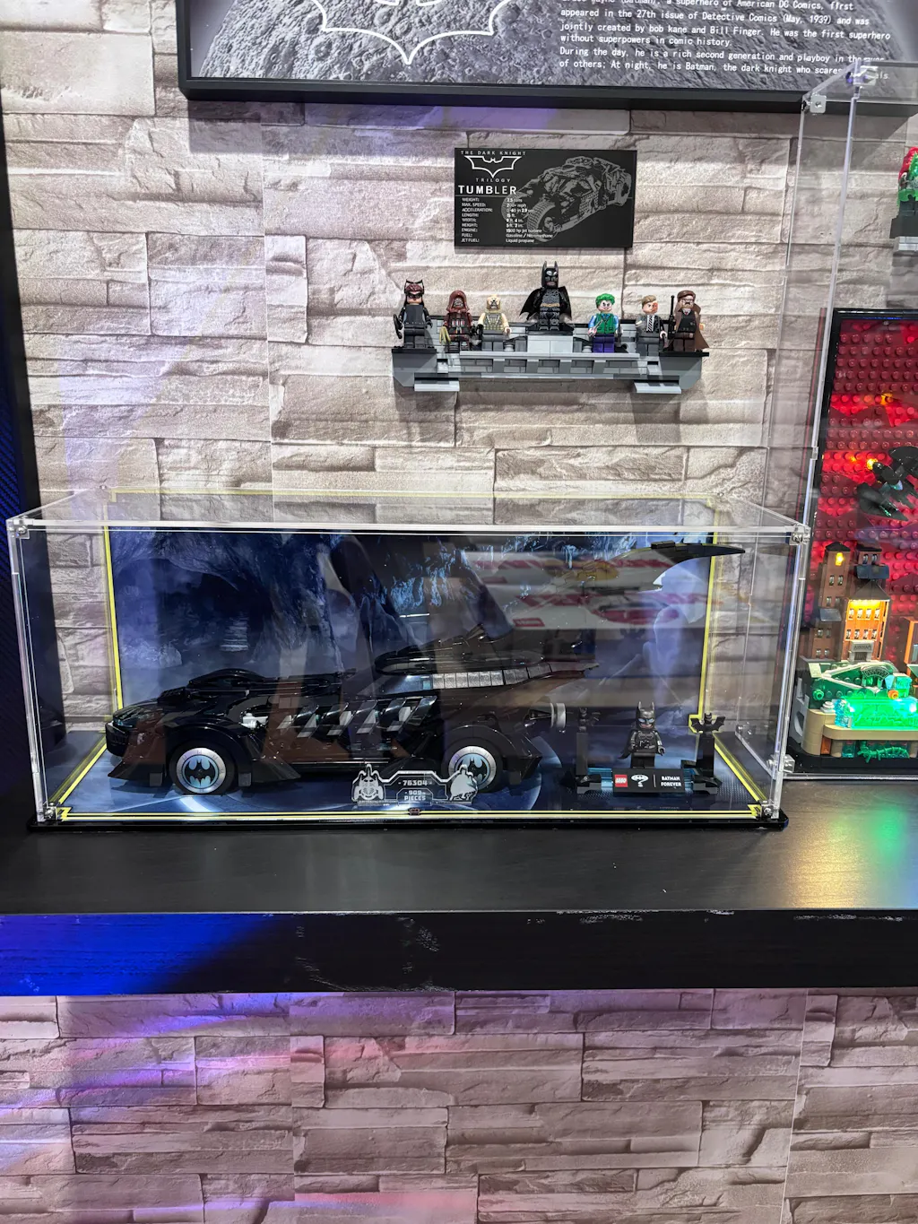 Display Case for LEGO® Batman™: Batman Forever™ Batmobile™ (76304)