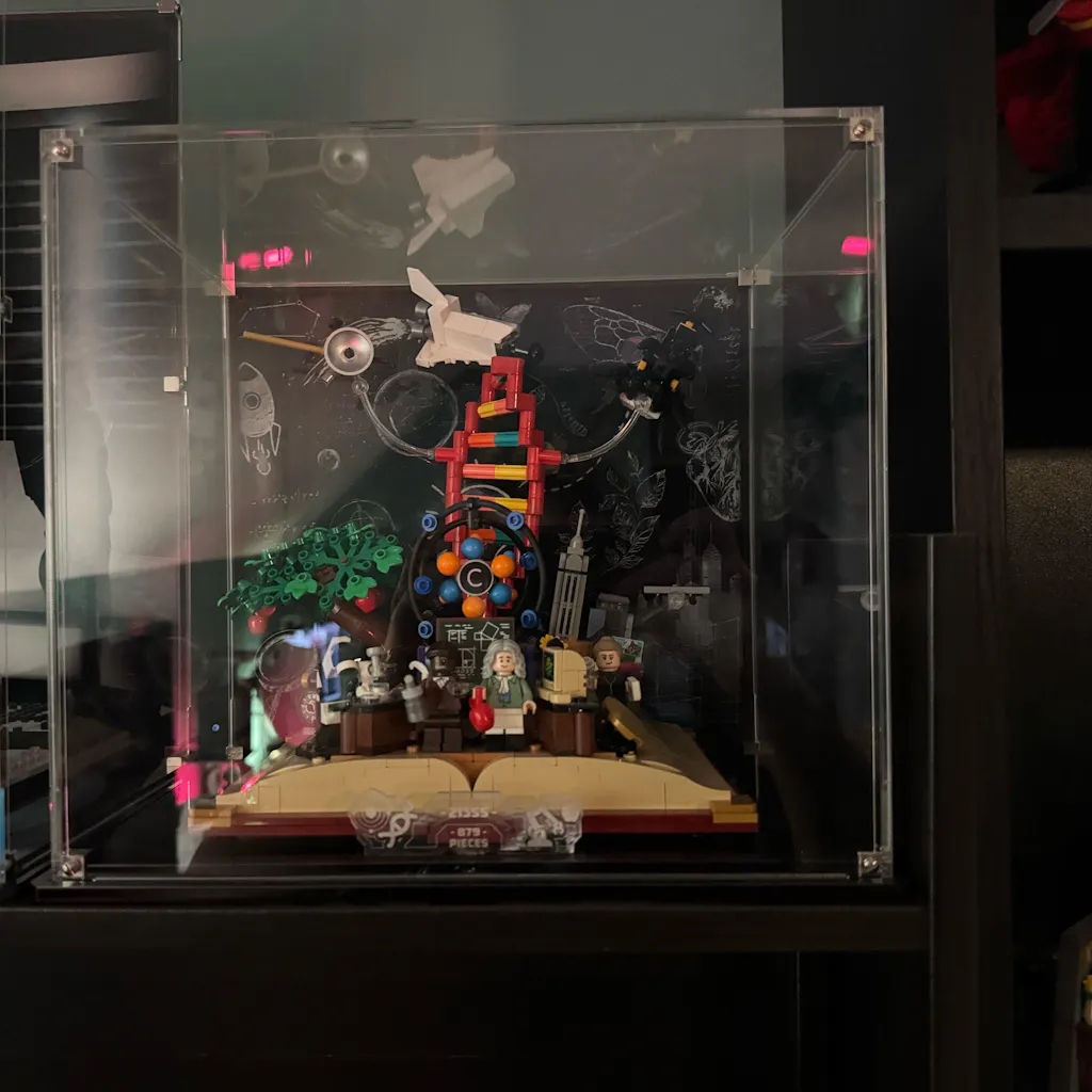 Display Case for LEGO Ideas: The Evolution of STEM (21355)