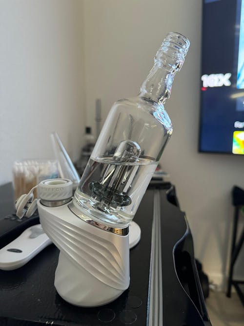 WIIDZ® Tipsy Puffco Peak Pro Glass Attachment - Black