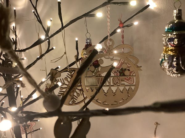 Houten kerstbal met naam