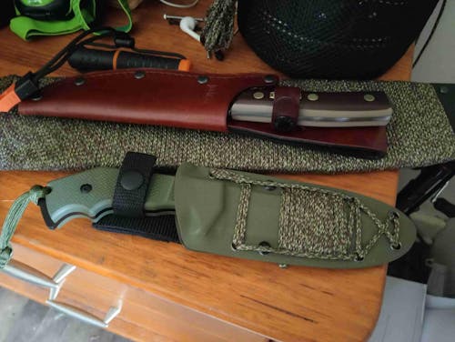 Wilora Full Tang D2 Steel Hunting Knife - Includes Kydex Sheath & Paracord Rope Lanyard