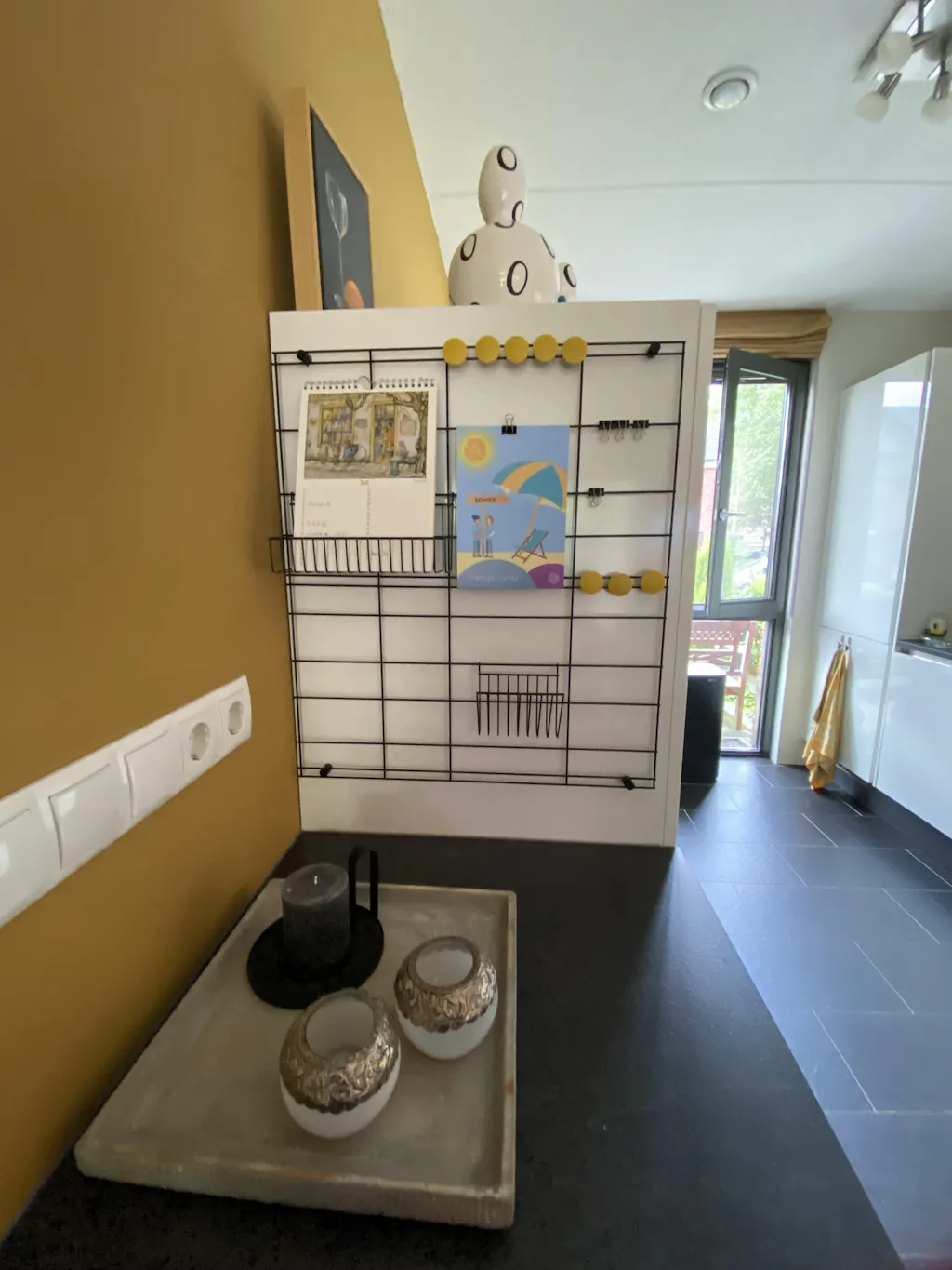 Vierkant Metalen Wandrek 100cm: in Zwart & Mangohout