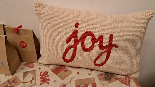 Deko Kissen "Joy“ beige rot 50x30cm