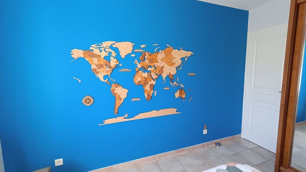 Carte du monde murale 3D en bois – gravure ultra-détaillée, fabrication française