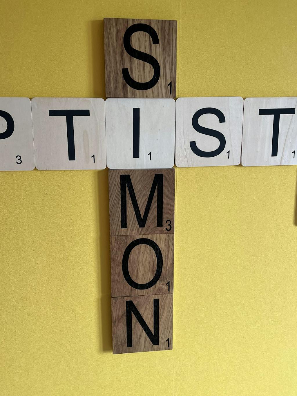 Lettres Murales Style Scrabble en Chêne Massif