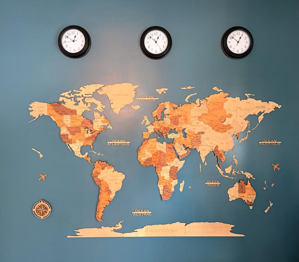 Carte du monde murale 3D en bois – gravure ultra-détaillée, fabrication française