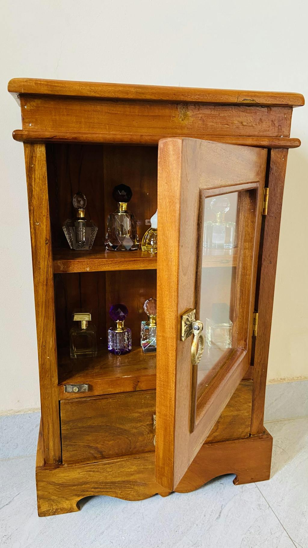 Small Hanging with Drawer